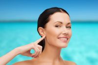 Частые отиты могут быть от плавания