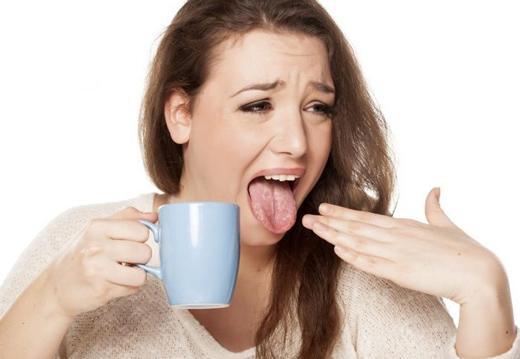 обожглась горячим напитком