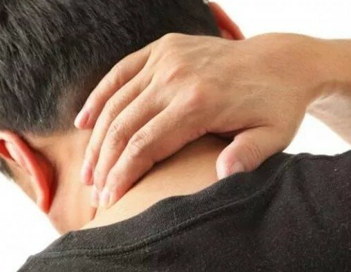 почему болит затылке при наклоне голова в