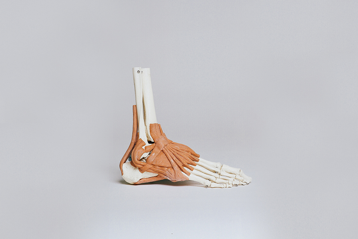 Давил прыщ болит голова