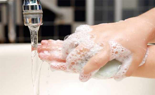 мытье рук с мылом